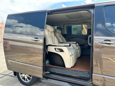 Ford Tourneo Limousine được nâng cấp từ phiên bản Titanium1783504009624_1165830952818328734_g2083180601853021531_92d521661e0e0dda3f77415551d97c66