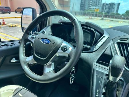 Ford Tourneo Limousine được nâng cấp từ phiên bản Titanium1783504009637_1165830952818328734_g2083180601853021531_bb80cc0a062571856408c35692b9d977